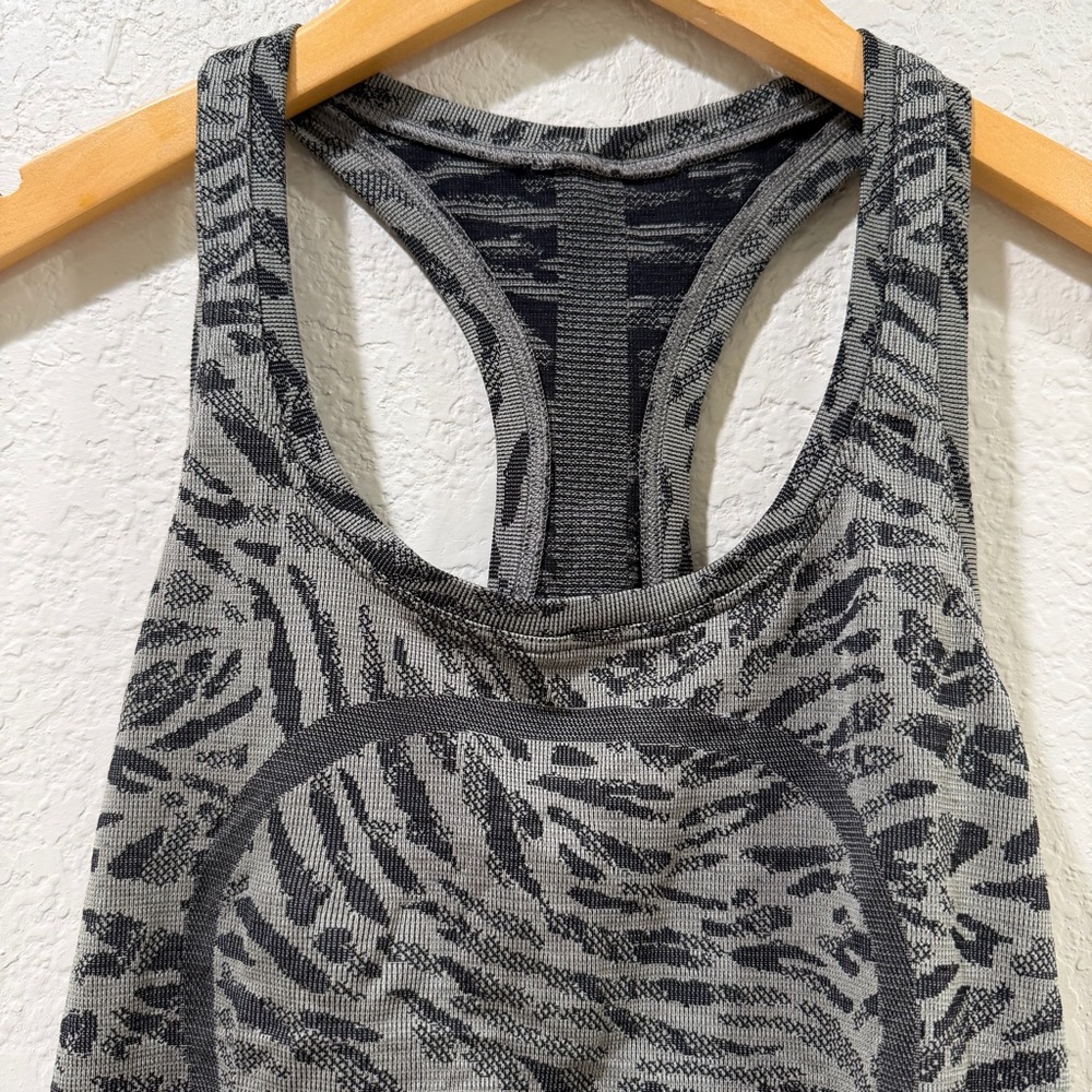 Lululemon Swiftly Tech Racerback Tank Top 2.0 *Race Length Black / Grey Size 6 - Picture 12 of 13